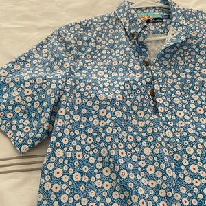 Chubbies short sleeve casual button down shirt.